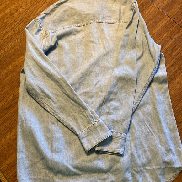 Old Navy Women’s Shirt. - Picture 5 of 5